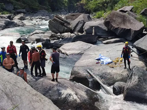 烏來泛舟溺水者找到了 失蹤36天!大體卡4米水深石縫中待脫困