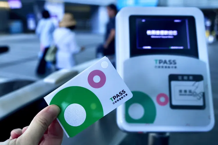「TPASS票卡」已販售約10萬4,000張。林林攝