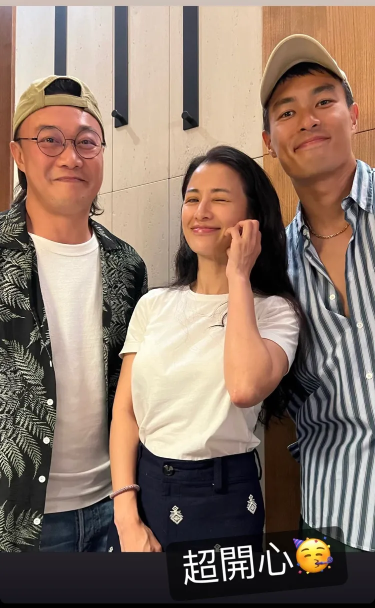 隔天中午，李蒨蓉（中）PO出當天和歌王陳奕迅、演員楊祐寧的合照，表示超開心。翻攝李蒨蓉臉書