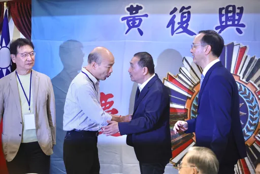 韩国瑜缺席挺侯大会！2束花篮一早送到场　贺卡内容曝光