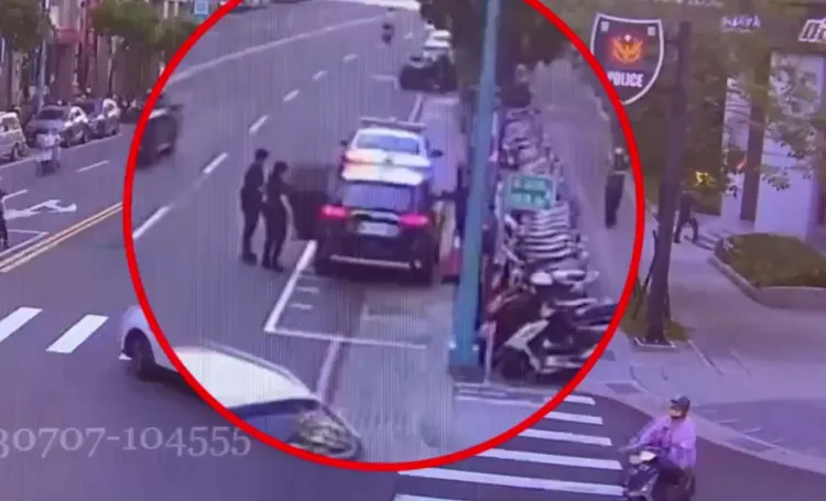 警方將她帶回派出所。翻攝畫面