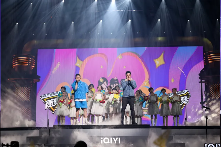 歐陽靖（左）找來潘瑋柏助陣。iQIYI提供