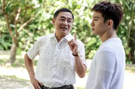 張立昂被花系列小生指正「嘴巴講話要清楚」 下跪林煒「算我求你了」