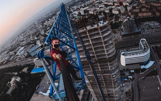 知名極限運動家臨死前拍窗求救　仍自68層樓高直墜地面