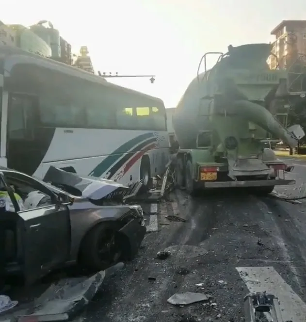 7月1日中國共產黨黨慶當天，北京市發生重大車禍。翻攝微博/北京長椿街