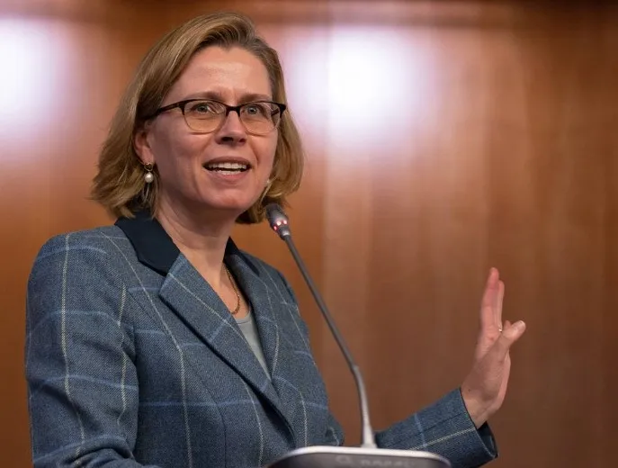 歐盟聘請美國耶魯大學教授莫頓監管美國蘋果等科技大廠。翻攝耶魯大學