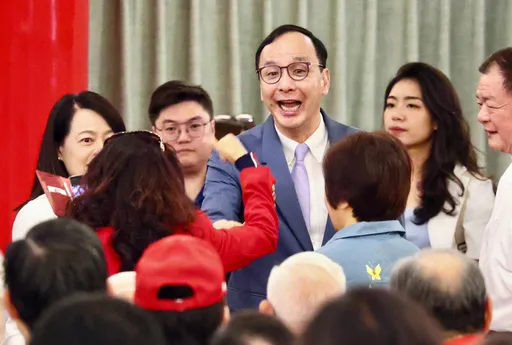 小鸡条款名存实亡？蓝立委参选人赴郭台铭见面会　朱立伦说话了