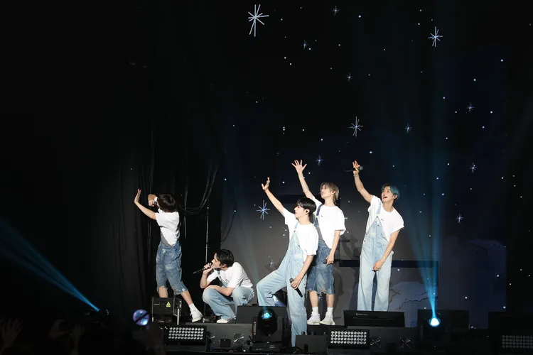 TXT首次巡演「ACT:LOVESICK」拍成紀錄片。Disney+提供