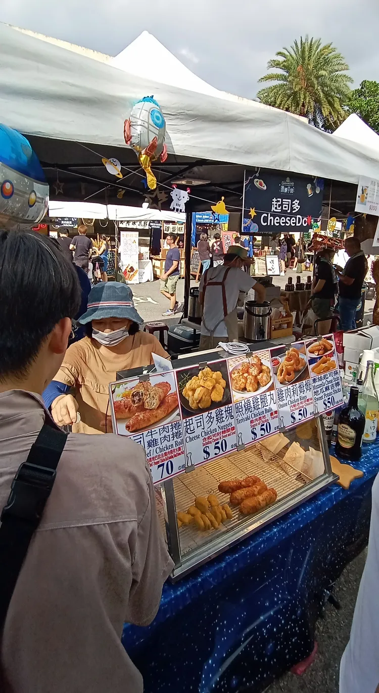 現場也有人氣美食、美式餐車、文創市集等。