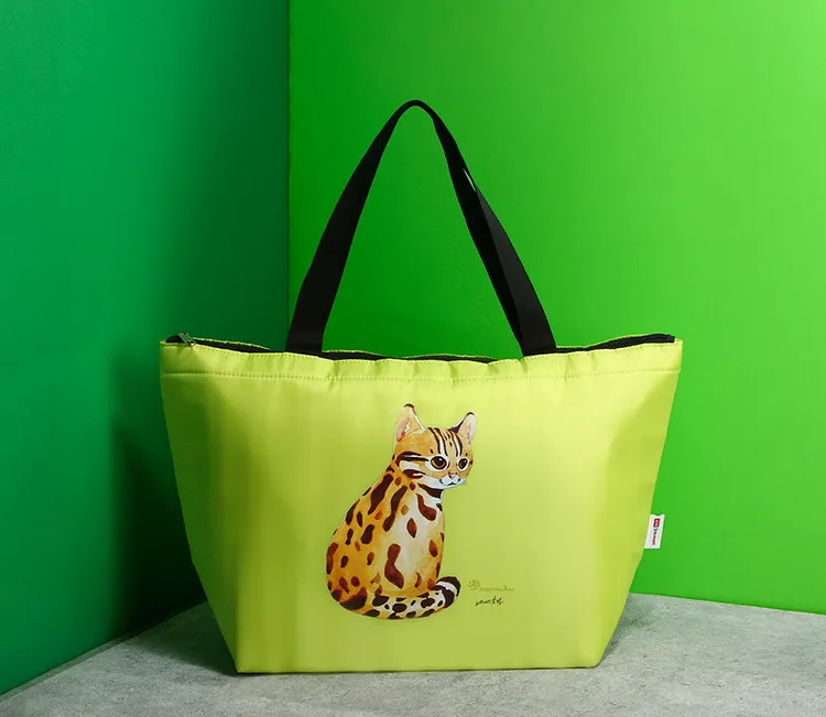 HAPPY GO永續教育列車啟航，7/22當天到愛買水湳店單筆消費滿1000元限量獲得石虎保冷袋乙個(限量100個)。愛買提供