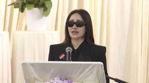 蕭亞軒在李玟靈堂泣不成聲憶偶像　「她是點燃我成為唱跳巨星的人」