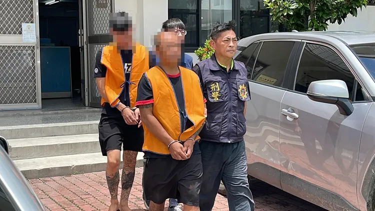 警方持拘票將潘嫌、陳嫌拘提到案。讀者提供