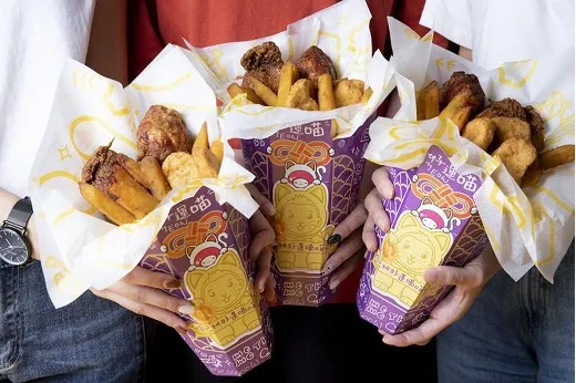 momo購物77好運節，7/1-7/6、7/8-7/11可持頁面至門市使用好運喵喵餐20元折價券，結帳時出示頁面請店員核銷，使用期限7/1-7/11。7/1-7/31可於集點加購頁面1點免費換雞脖子買一送一券，7/1-7/11於momo購物網消費頂呱呱指定商品電子票券，並於7/31前核銷使用，免登記即可抽好禮(總價值達10萬)，預計於8/31前抽出。momo購物提供