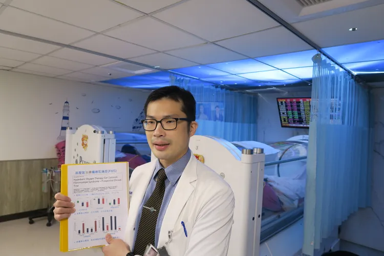 陳柏辰醫師說，纖維肌痛症是一種全身肌肉慢性疼痛的疾病，還常伴隨睡眠障礙等症狀。彰化醫院提供