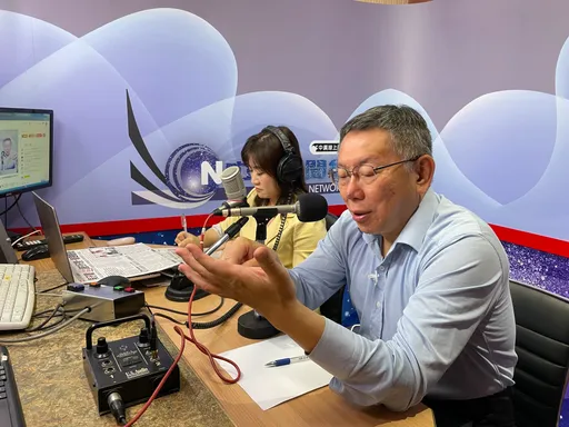 爆郭台銘來電否認「併購說」!柯文哲:幕僚提到他就快逃 談「郭柯配」3字回應