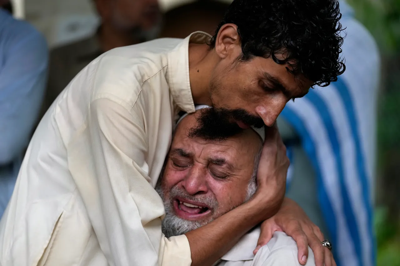 家屬傷心欲絕。美聯社