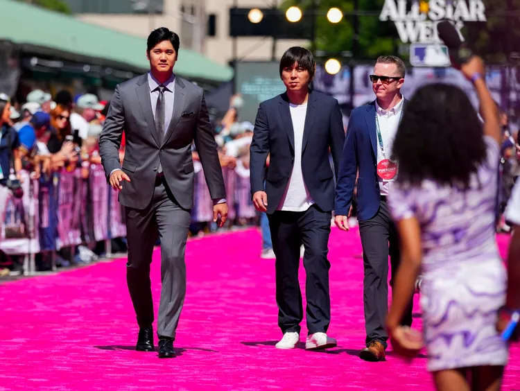 大谷翔平穿西裝更顯挺拔。  美聯社