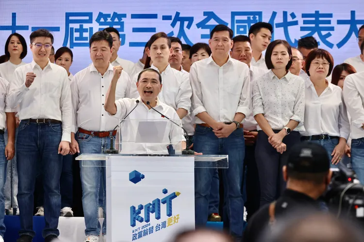 國民黨全國黨代表大會今登場，鼓掌通過提名新北市長侯友宜擔任總統參選人。林林攝