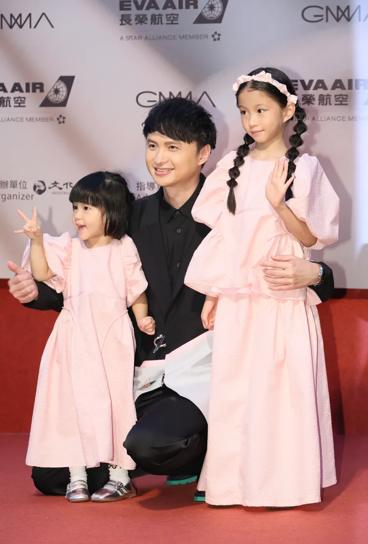 陳建瑋與兩位千金。攝影中心攝