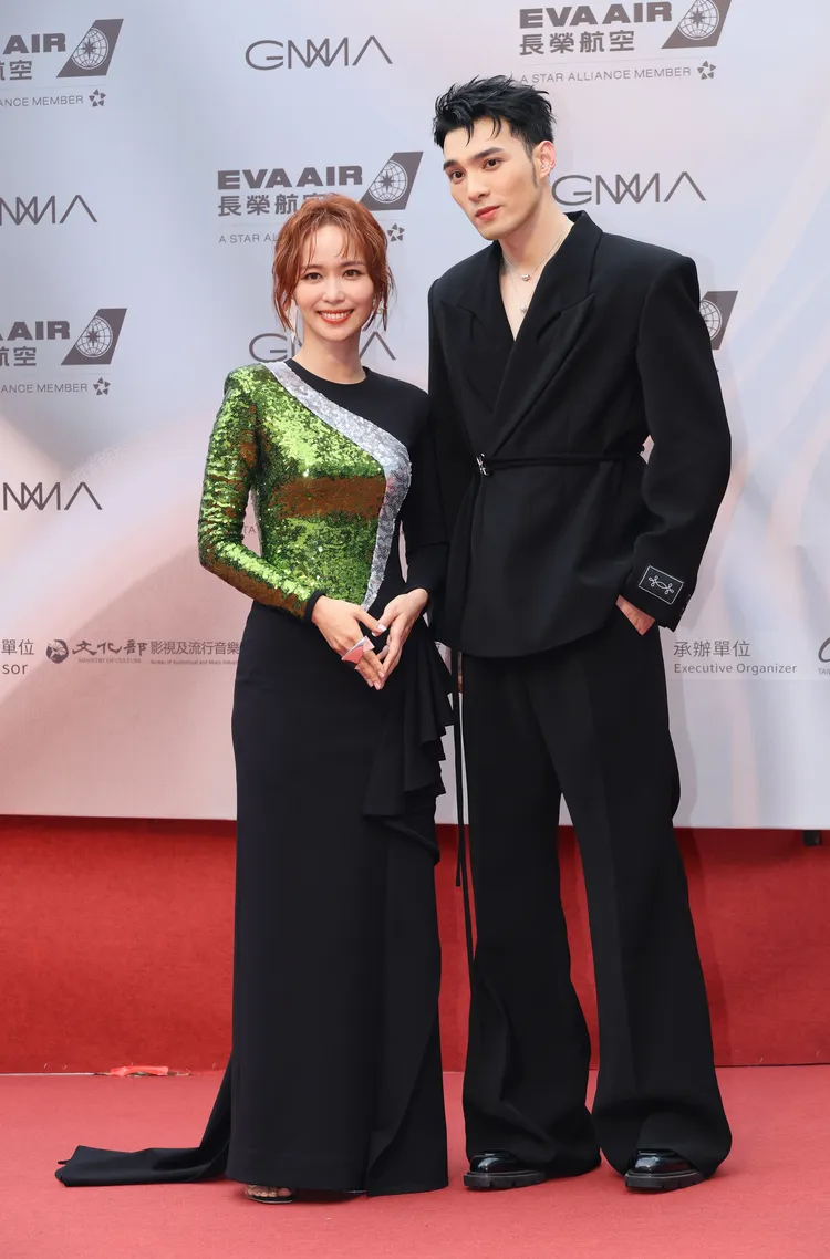 紅毯主持人由陳明珠（左）搭配黃偉晉。攝影中心攝