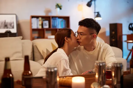 蕭秉治嘴角吻臧芮軒 「第一次」緊張狂冒汗7次才成功