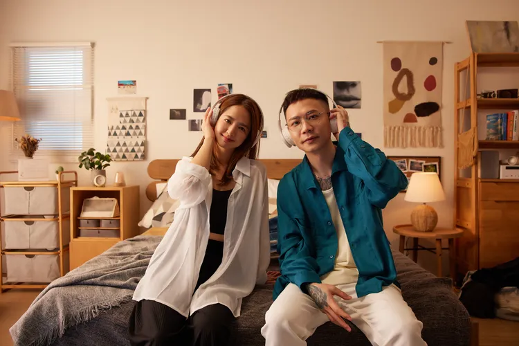 蕭秉治MV找來臧芮軒合作。相信音樂提供