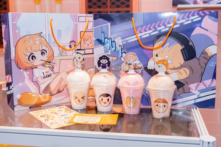 遊戲橘子IP《小橘編與柑姆的遊戲日常》首次公開亮相！打卡送超萌角色造型棉花糖。遊戲橘子提供