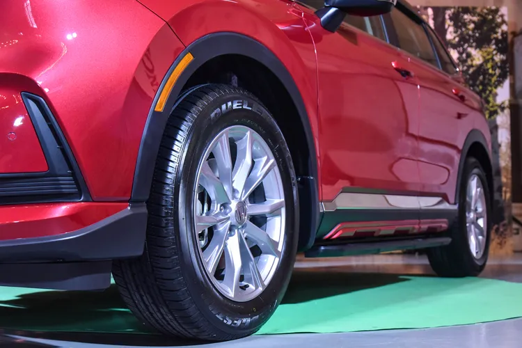 歷經多項路況測試並通過原廠嚴格標準審驗的「DUELER H_L33」，滿足CR-V車主的多元化用途。日本普利司通提供