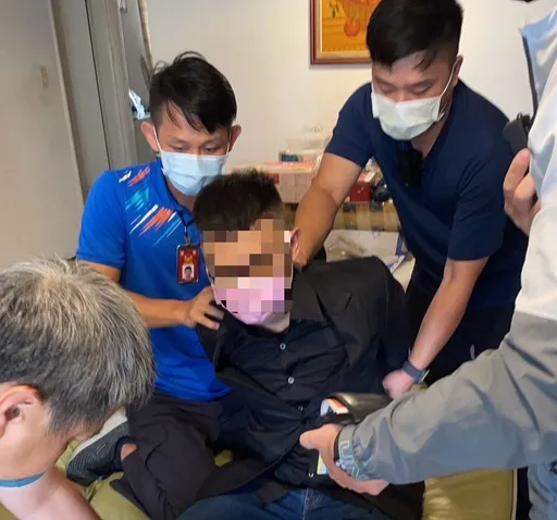 退休師誤信名人投資廣告遭詐900萬 2車手食髓知味再索210萬就逮