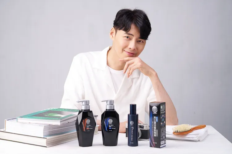 ▲精華與洗髮露搭配使用，強強聯手效果更快。