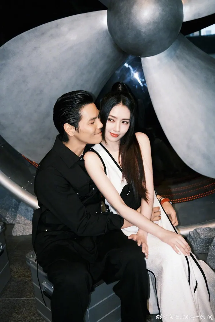 向佐（左）和郭碧婷曾傳婚變。翻攝郭碧婷臉書