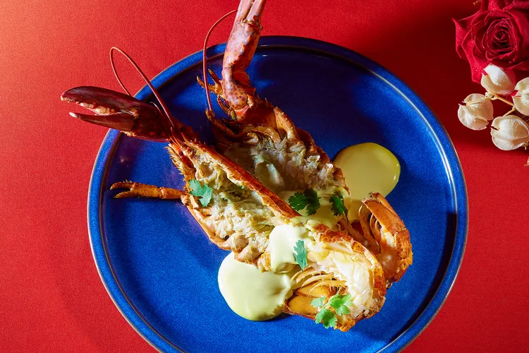 Brilliant鉑麗安全日餐廳，即日起至9/30八人同行用餐上網評論留言就可加碼贈送每人半尾的龍蝦料理。JR東日本大飯店台北提供