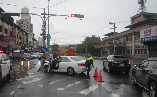 26歲男派出所前衝撞安全島 車毀人亡!抽血驗一數值超高送命