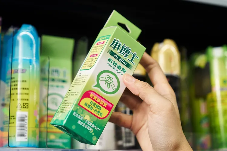 ▲出外旅遊最不能少的就是防蚊產品，尤其是能防止兇狠小黑蚊的防蚊液。