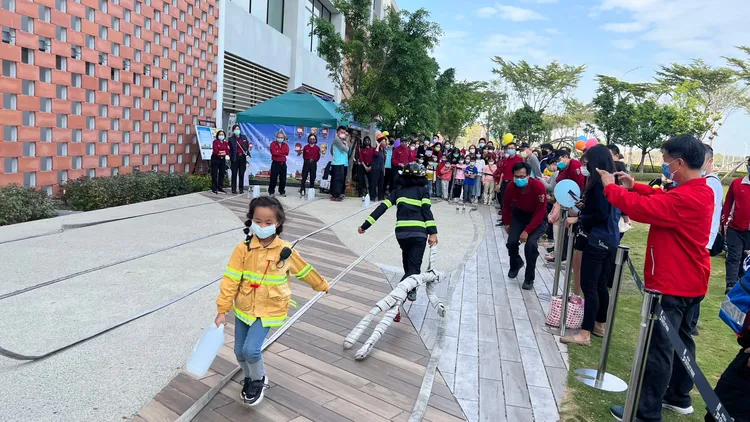 MITSUI OUTLET PARK台南店過去舉辦小小消防員體驗營。MITSUI OUTLET PARK提供