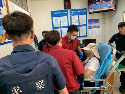真的熱爆！80多歲老太太外出癱軟路邊　體溫39.9度警急冰敷救人　