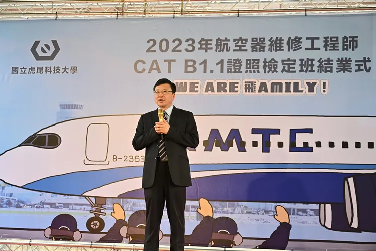 校長張信良表示，航空維修中心結業生畢業即就業，第一年的年薪即超過百萬元。校方提供