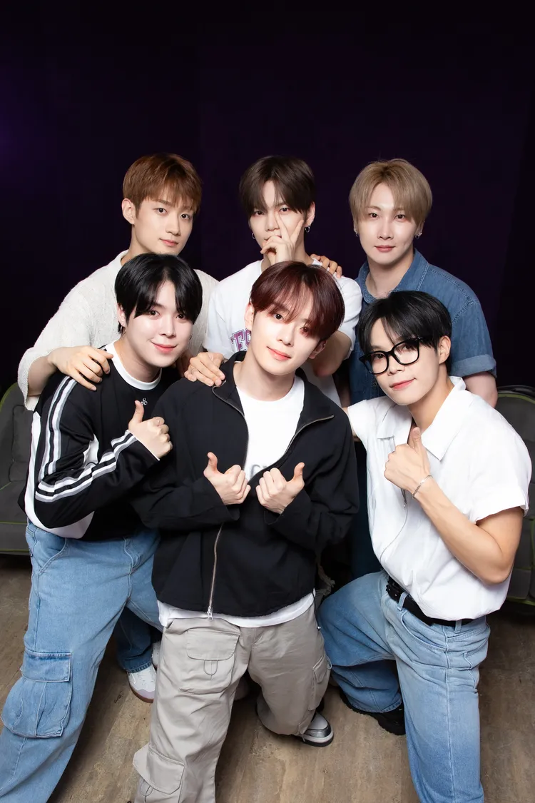 浩榮（後排右）是團裡年紀第2大，但東憲（前排右）入伍後，所有人會分攤隊長的工作。COME ON JKSSP提供