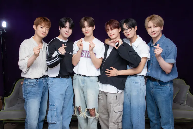 勇勝（左起）、延浩、啓賢、岡旻、東憲、浩榮受訪時互相爆料。COME ON JKSSP提供