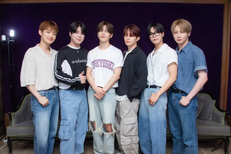 勇勝（左）認為粉絲口嫌體正直，其實喜歡看他們脫衣表演。COME ON JKSSP提供