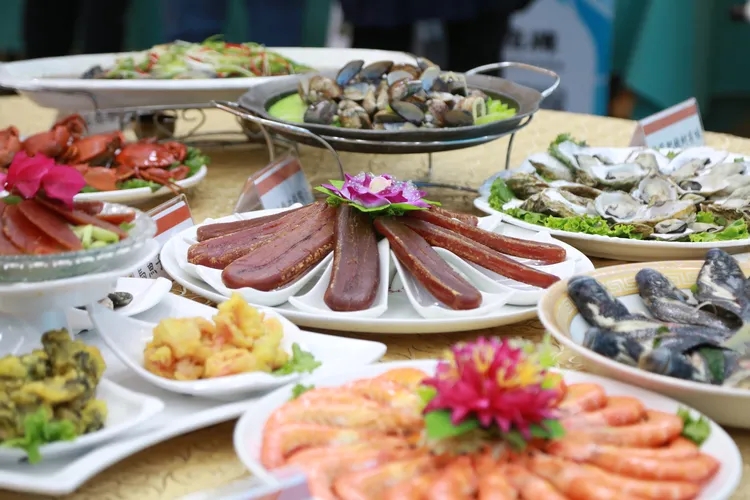 七股七寶宴展現在地尚青海味，今年席開120桌。市府提供
