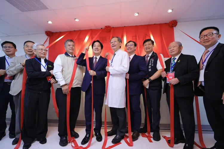 台中榮總高階醫學影像中心揭牌。總統府提供