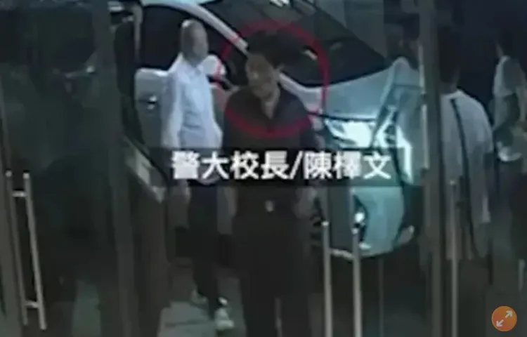 警大前校長陳檡文遭踢爆也曾出入郭哲敏設立之私人招待所（88會館）。番社畫面