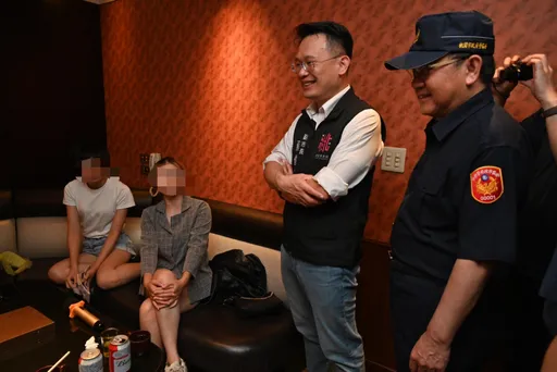 青春啟航！桃警護航　勸導KTV內未成年少女儘快回家