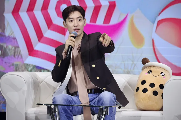 李帝勳聽到有粉絲要收留他，笑問「你父母不會說什麼嗎」。林林攝