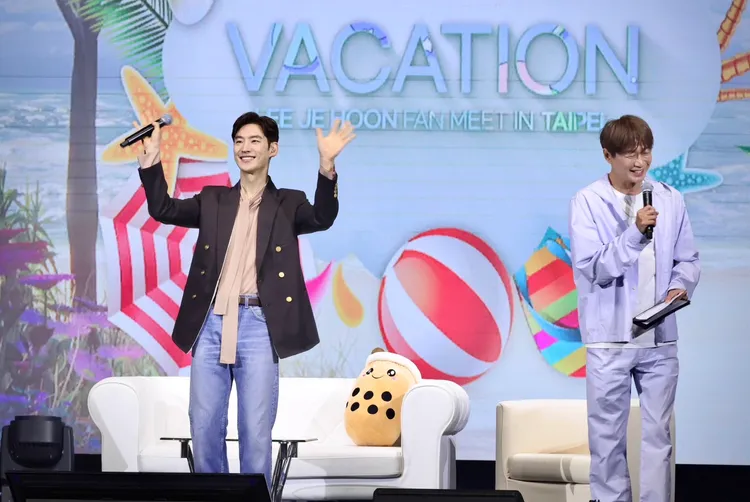 李帝勳（左）透露15年前已來台灣旅遊過，喜歡侯孝賢導演。林林攝