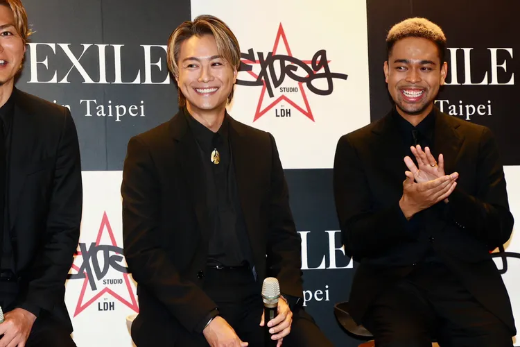 TAKAHIRO（中）講到演唱會中想廁所，直接跑下台的糗事。彭欣偉攝