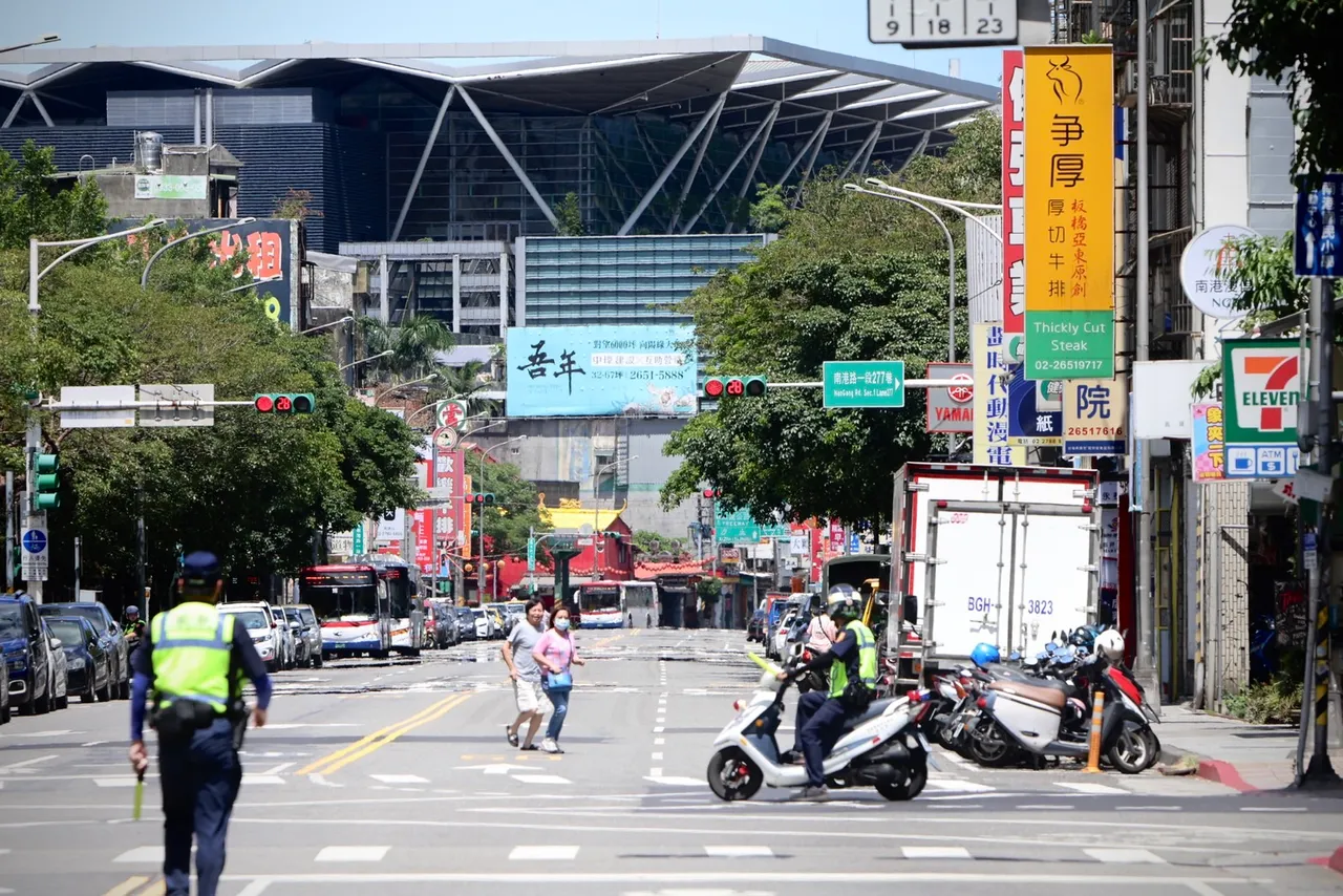 北市街道淨空。林林攝