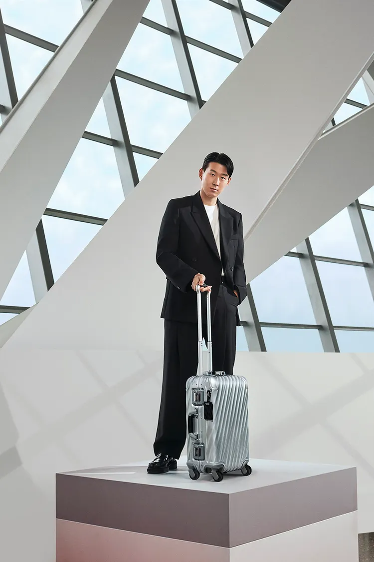 TUMI釋出由孫興慜所演繹的Essentially Beautiful秋季形象廣告。品牌提供