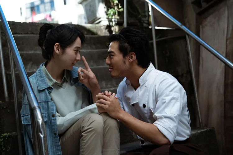 李沐（左）劇中全心全意支持陳昊森的事業。風起娛樂提供